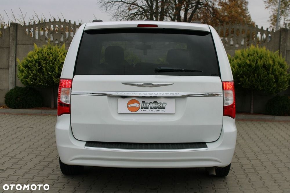 Chrysler Town & Country - 34