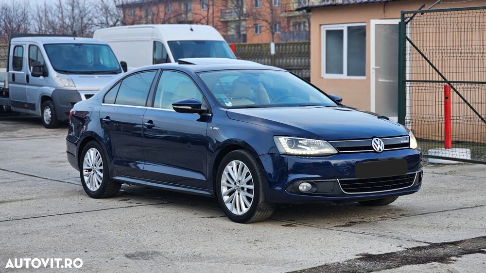 Volkswagen Jetta - 2