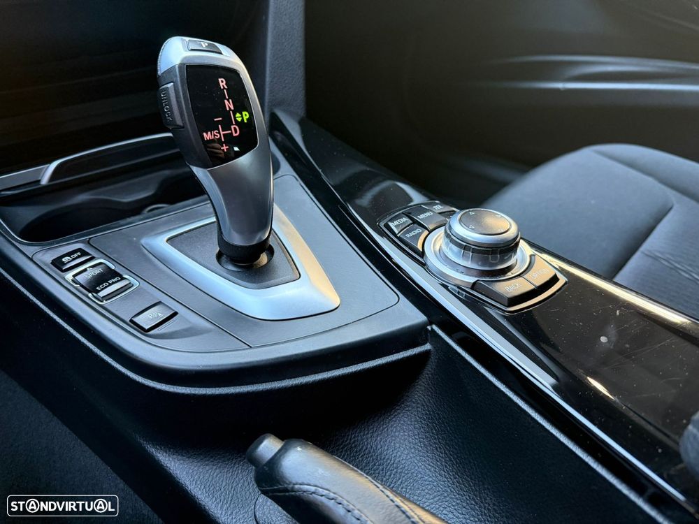 BMW 320 d Aut. Sport Line - 17