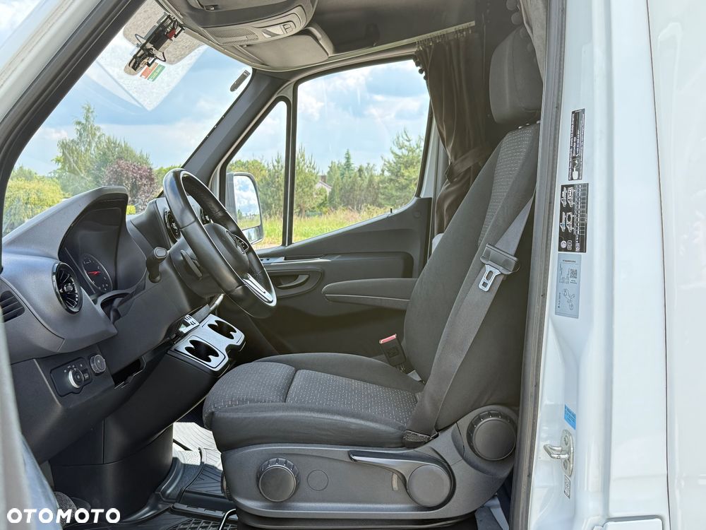Mercedes-Benz Sprinter - 21