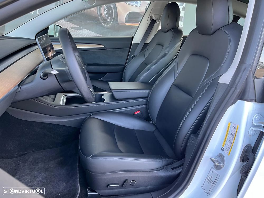 Tesla Model 3 Standard Range Plus RWD — fotografia 4