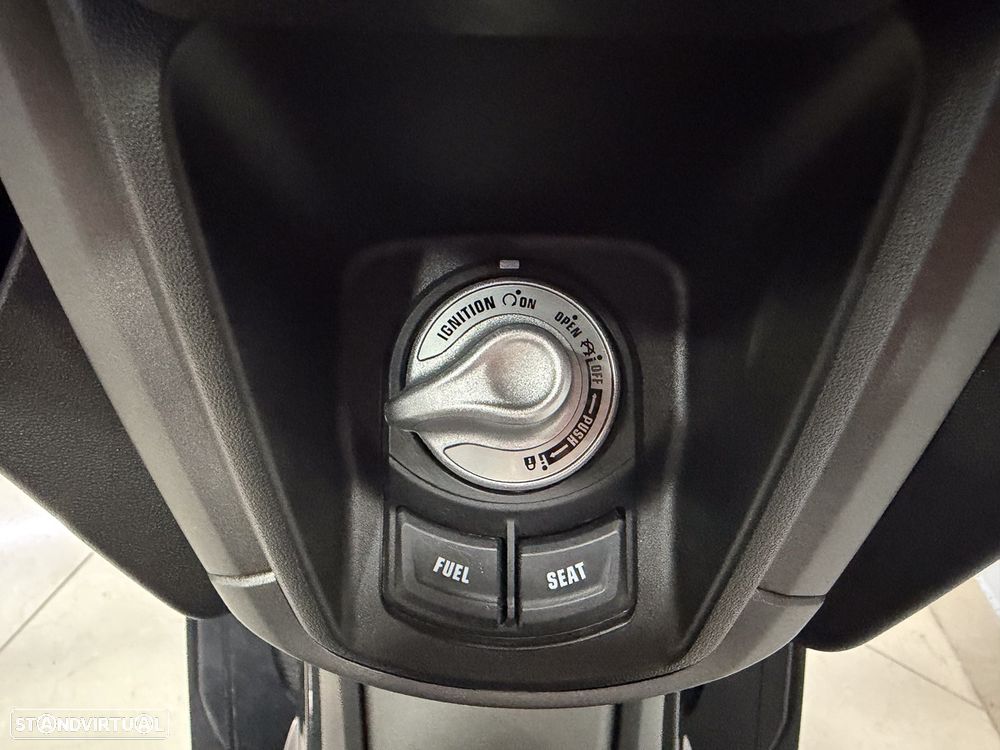 Yamaha NMAX TECH MAX - 18