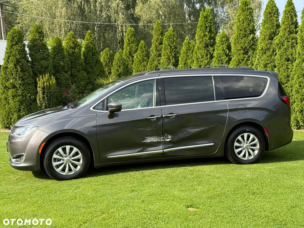 Chrysler Pacifica - 11