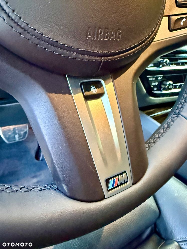 BMW Seria 5 M550i xDrive - 21
