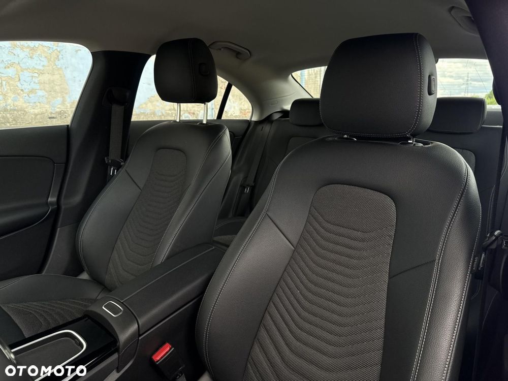 Mercedes-Benz CLA - 12