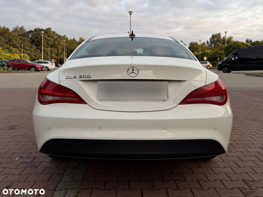 Mercedes-Benz CLA 200 7G-DCT - 4