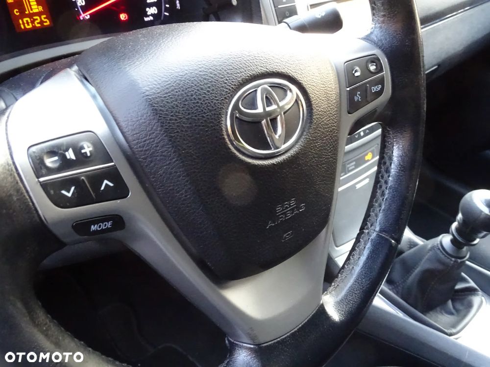 Toyota Avensis - 18