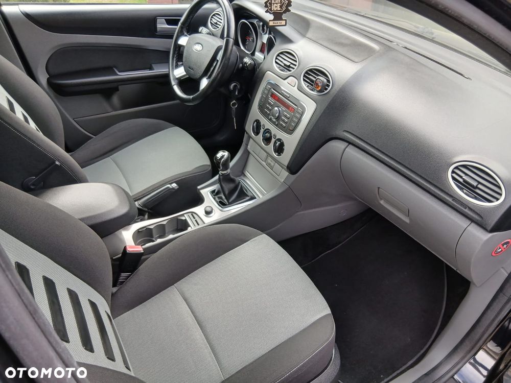 Ford Focus 1.6 16V Ambiente - 32