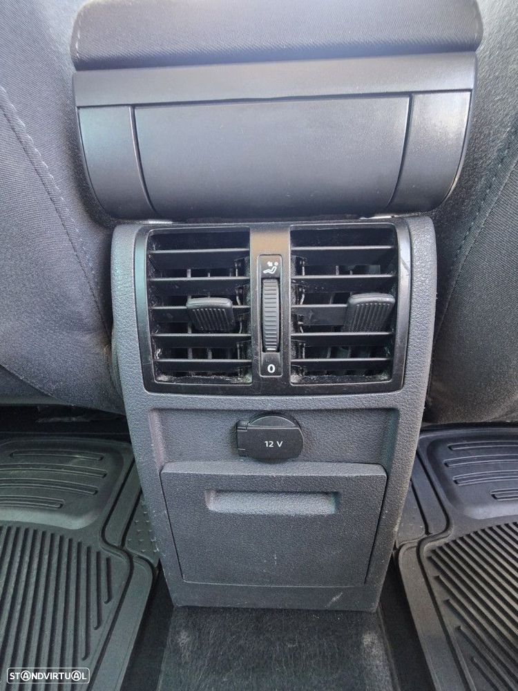 VW Touran 2.0 TDI Blue.Highline 7L - 23