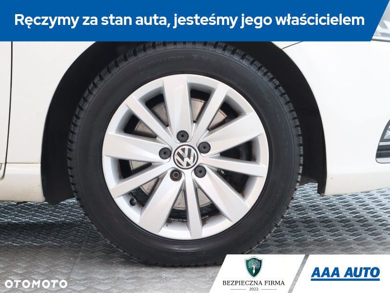 Volkswagen Passat - 17