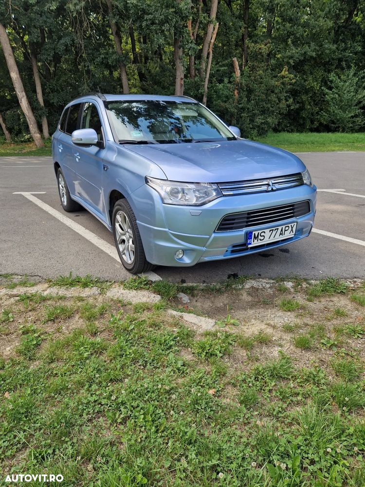 Mitsubishi Outlander 2.0 4WD Plug-In Hybrid Plus - 1