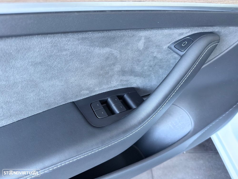Tesla Model 3 Tração Traseira Standard - 22