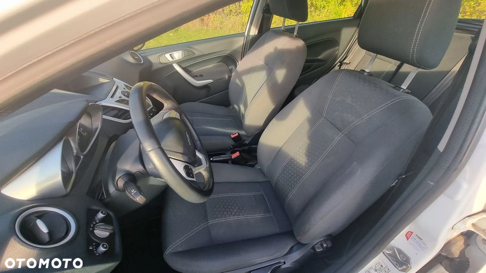 Ford Fiesta - 22