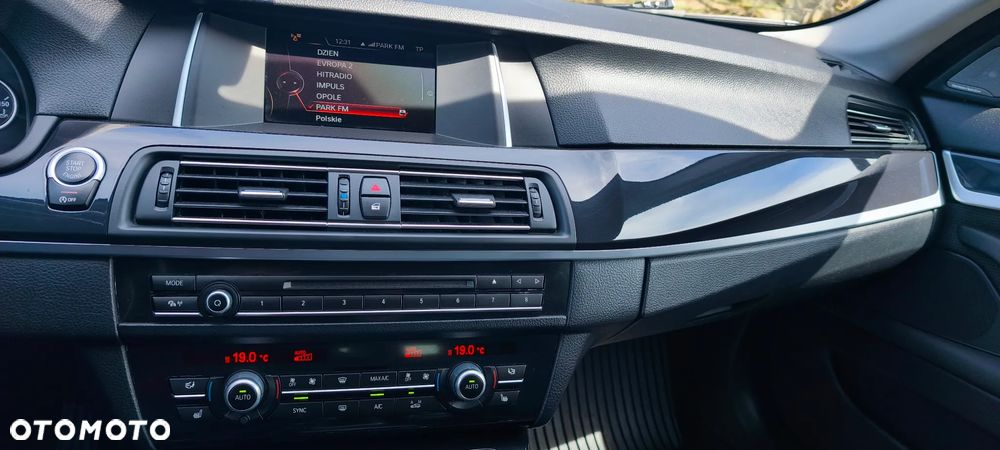 BMW Seria 5 520d xDrive - 22