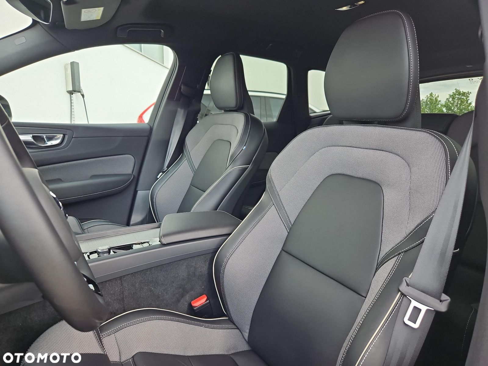 Volvo XC 60 B4 B Plus Dark - 15