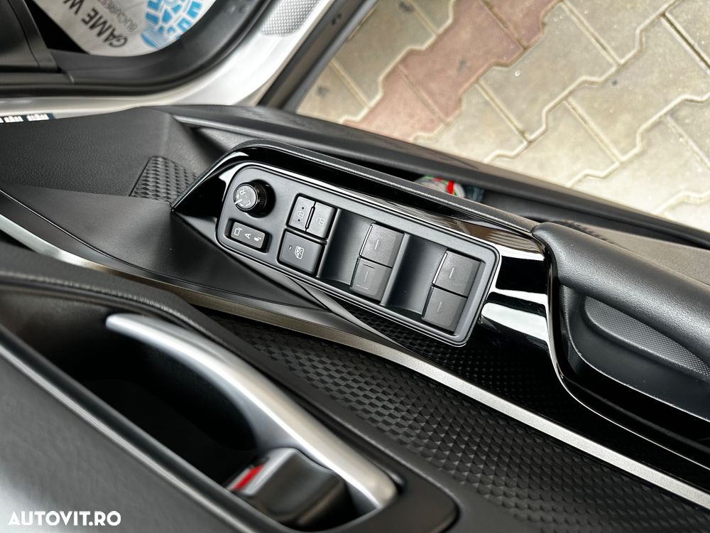 Toyota C-HR 2.0 HEV 197 CP 4x2 CVT Dynamic - 13