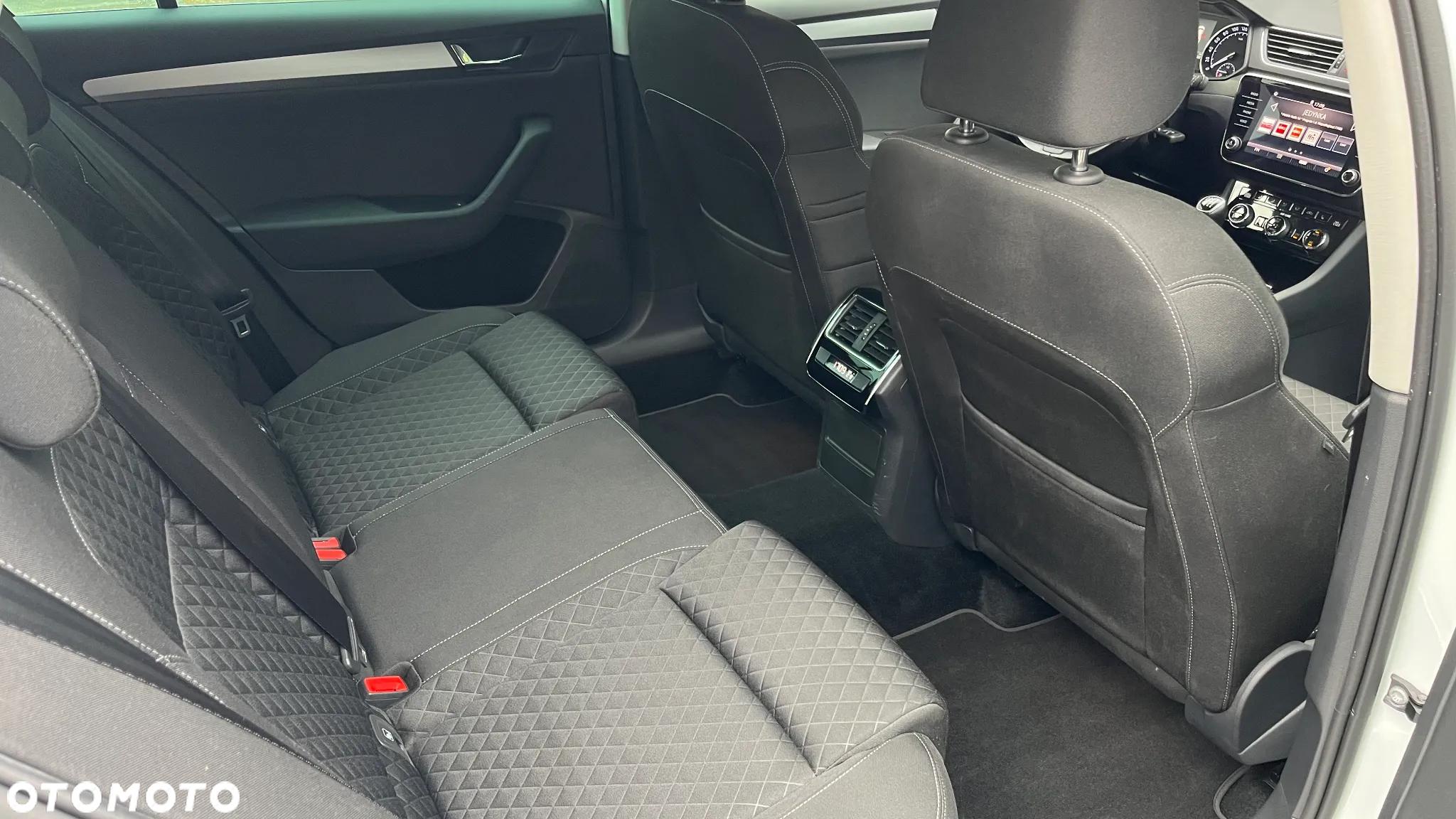 Skoda Superb Combi 2.0 TDI Style - 17