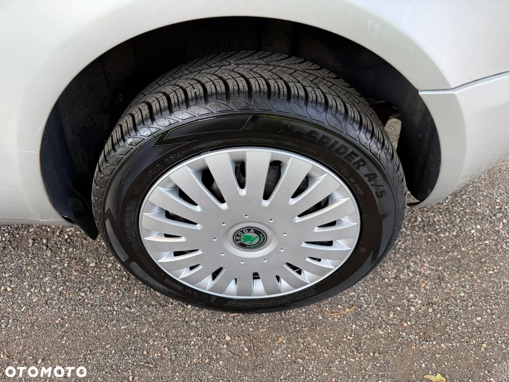 Skoda Roomster 1.6 16V Comfort PLUS EDITION - 24