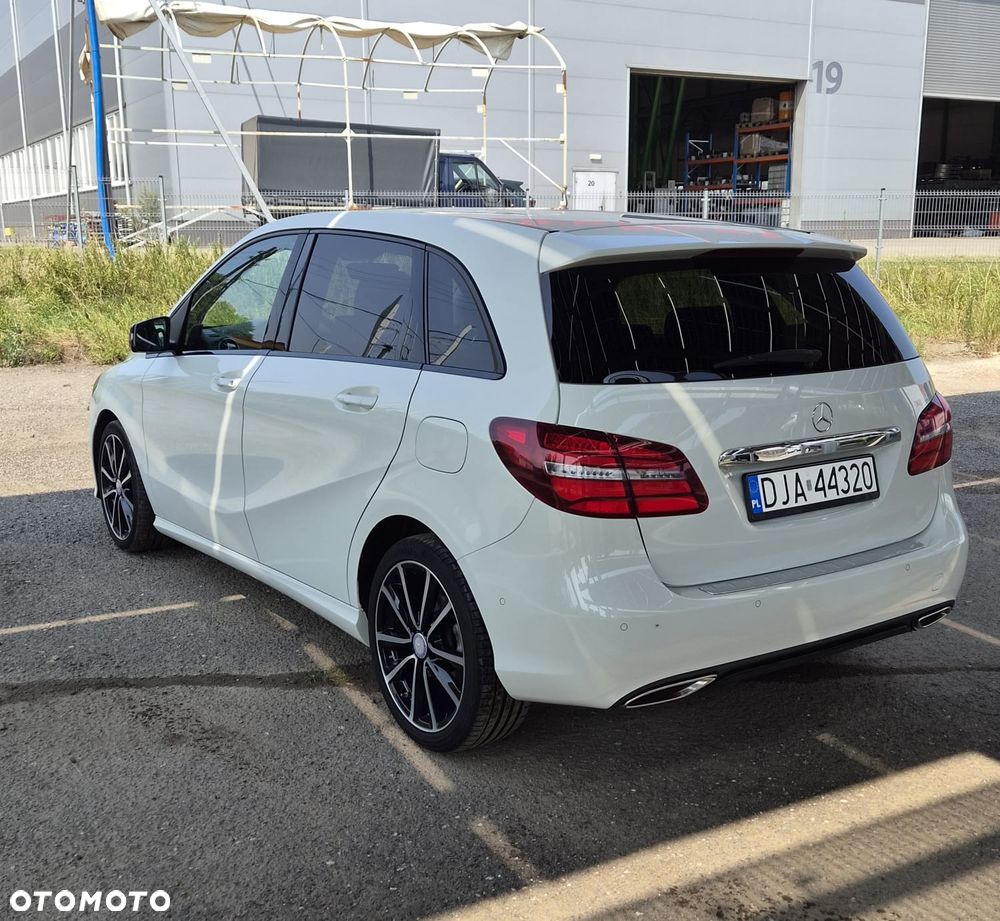 Mercedes-Benz Klasa B 180 UrbanStyle Edition - 12