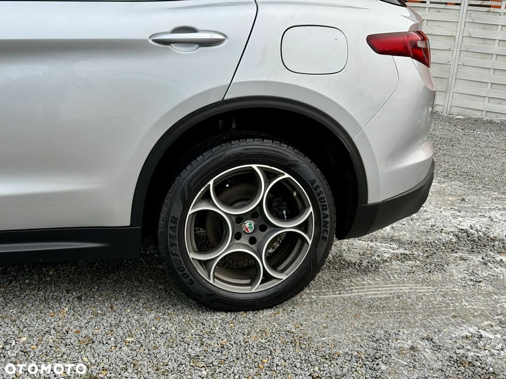 Alfa Romeo Stelvio 2.0 Turbo 16V AT8-Q4 Veloce Ti - 25
