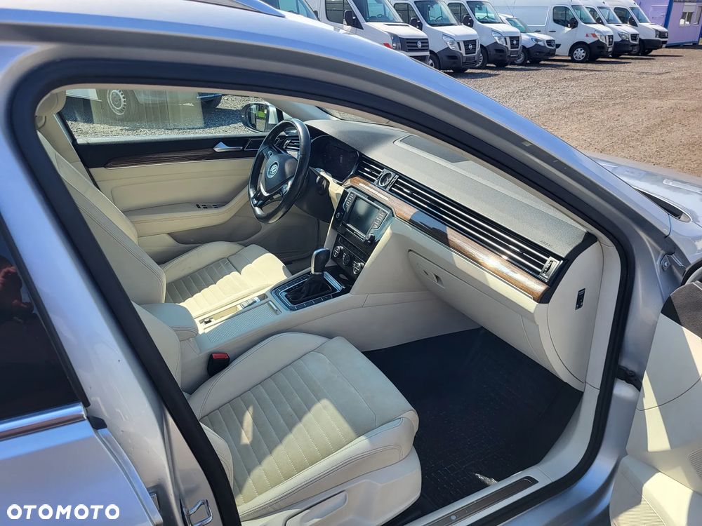 Volkswagen Passat 2.0 TDI SCR DSG Highline - 9
