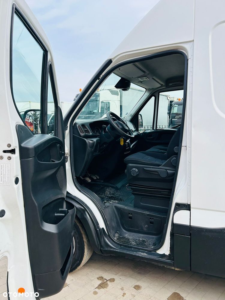 Mercedes-Benz Sprinter - 16