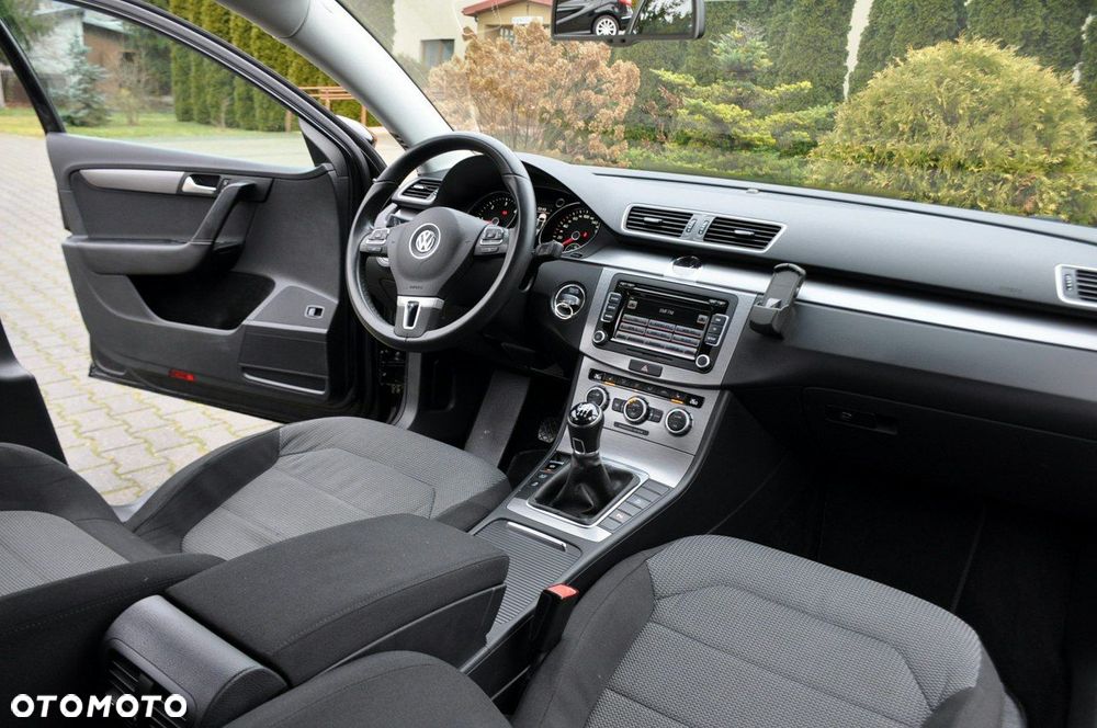 Volkswagen Passat - 25