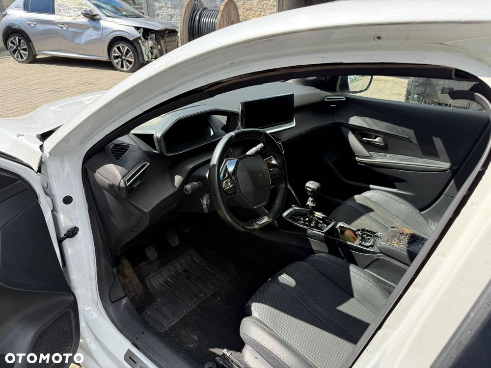 Peugeot 208 1.2 PureTech GT Line S&S - 9