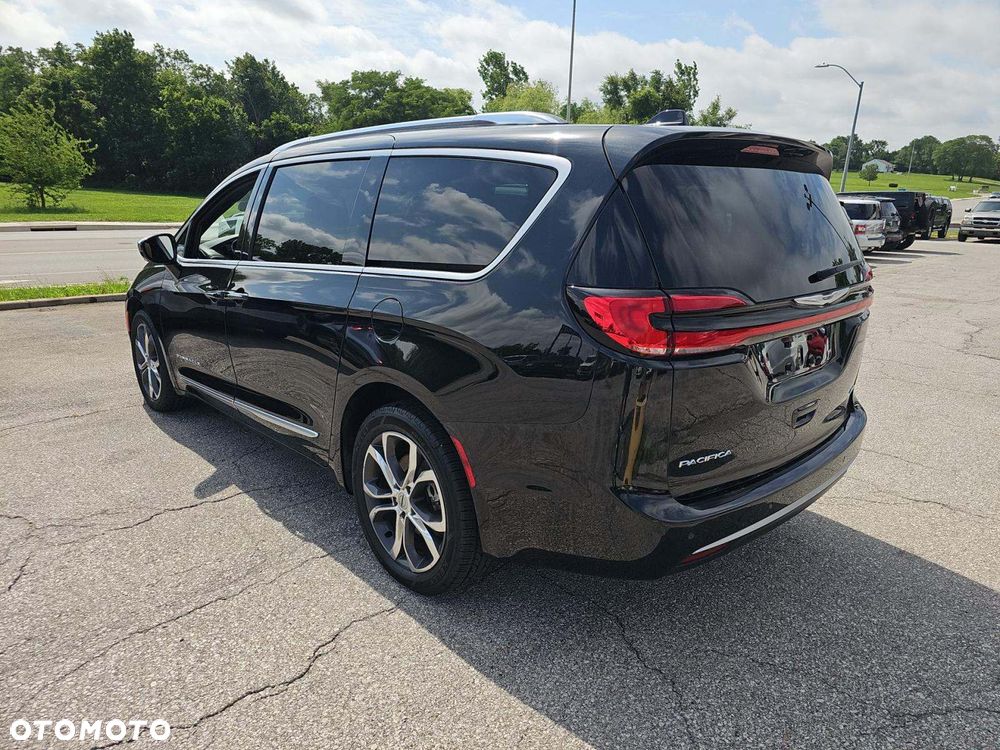 Chrysler Pacifica - 3
