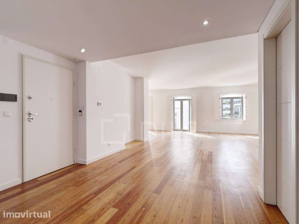 Apartamento T4 de charme com dois lugares de estacionamento na Lapa - Grande imagem: 3/38