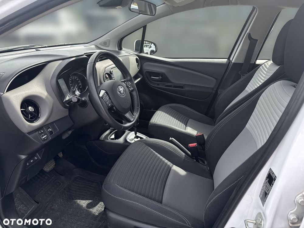 Toyota Yaris Hybrid 100 Premium EU6 - 12
