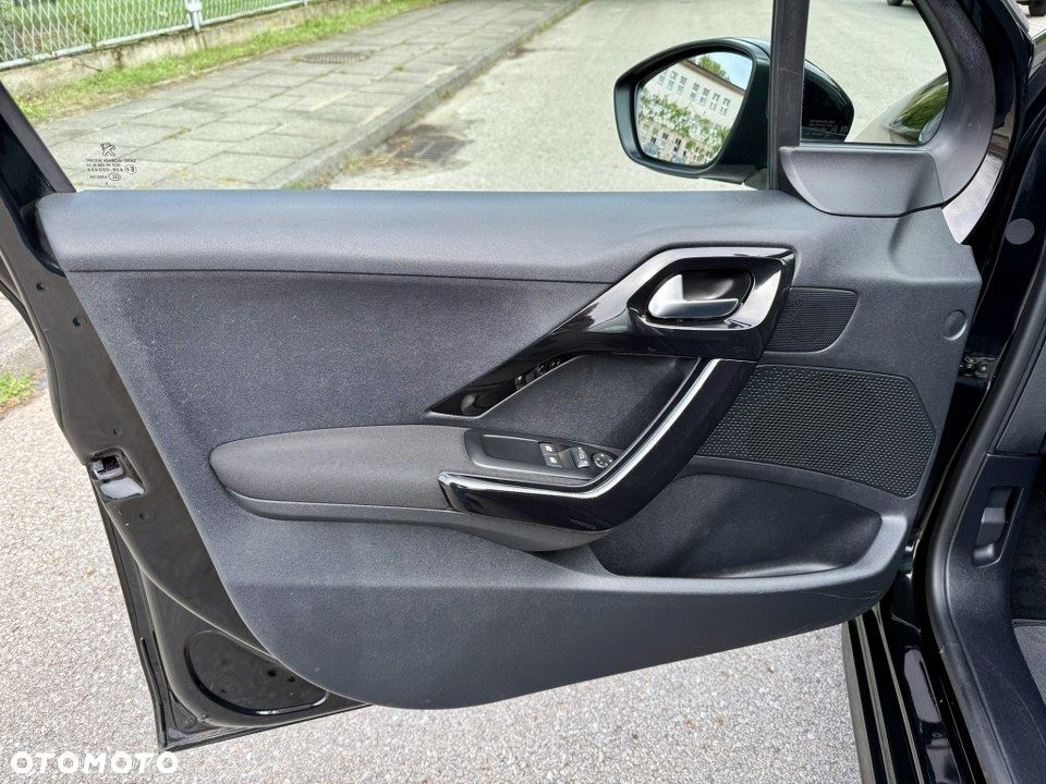 Peugeot 208 1.2 PureTech Allure - 19