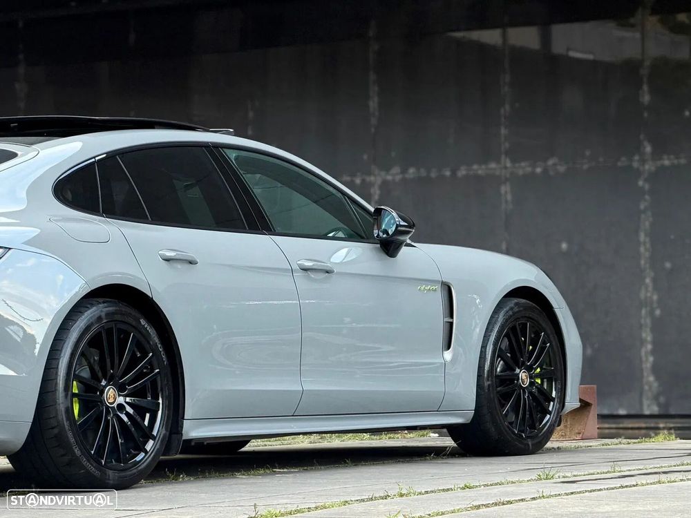 Porsche Panamera 4 E-Hybrid Platinum Edition com PDLS - 17