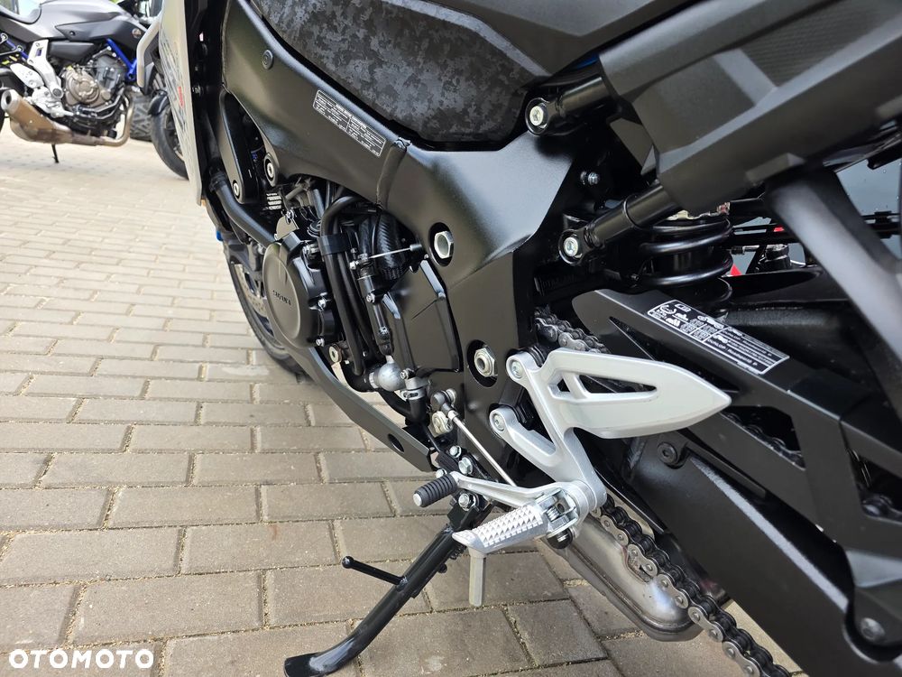 Suzuki GSX - 11