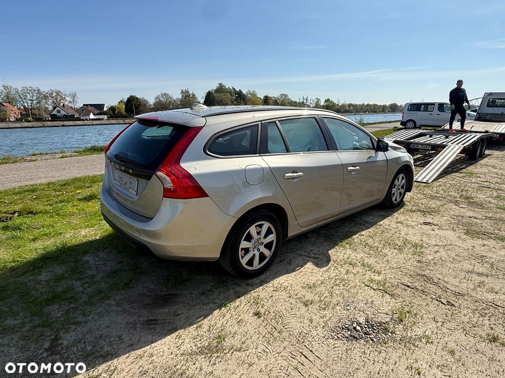 Volvo V60 D3 Geartronic Kinetic - 4