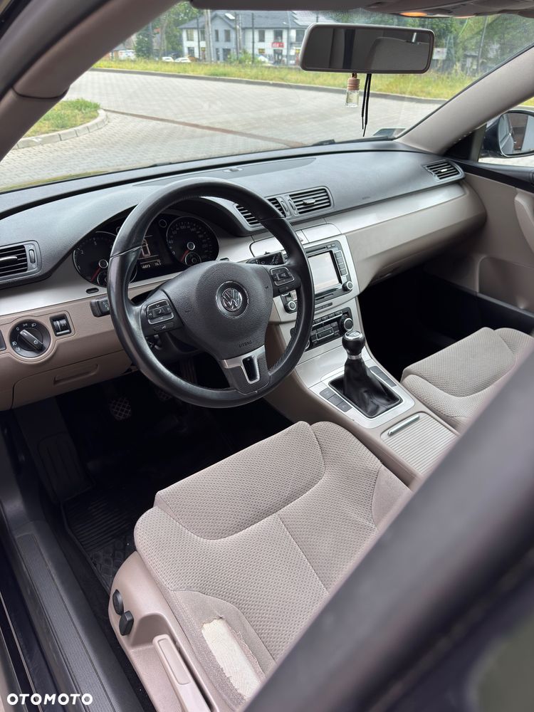 Volkswagen Passat 2.0 TDI DPF Comfortline - 8