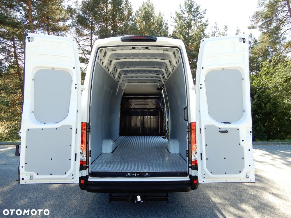 Iveco Daily 35S18 3.0 HPI 180 KM POWER Furgon Blaszak XXL 4.70 CM MAXI LONG Wysokość H3 2150 mm WZMACNIANE ZAWIESZENIE 1024 Kg Ładowność HAK 3500 Kg 50 Tys Km ASO Serwis Stan NOWY UNIKAT OKAZJA - 17