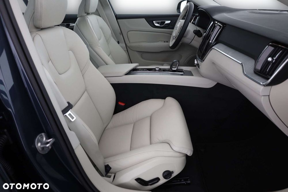 Volvo V60 B4 B Plus Dark - 21