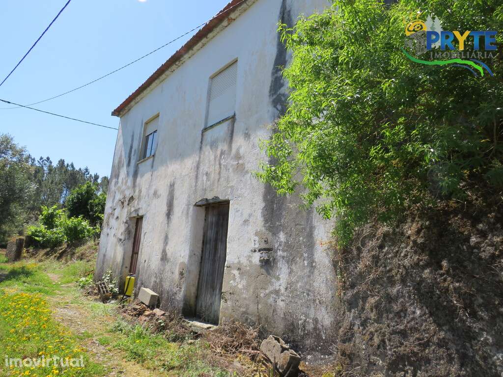 Moradia com pequeno quintal a 5 minutos da Vila da Sertã - Grande imagem: 2/51