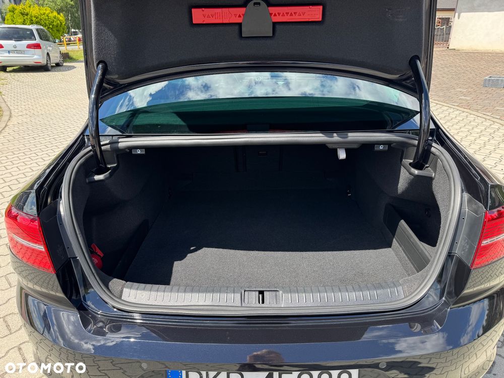 Volkswagen Passat - 33
