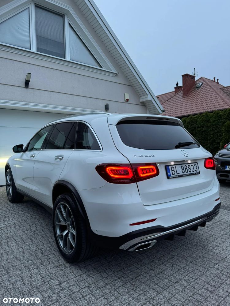 Mercedes-Benz GLC 300 4Matic 9G-TRONIC AMG Line - 9