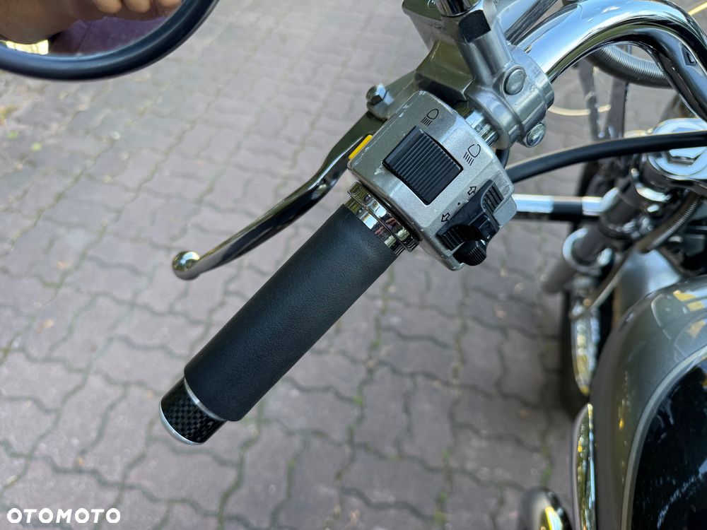 Suzuki Intruder - 18