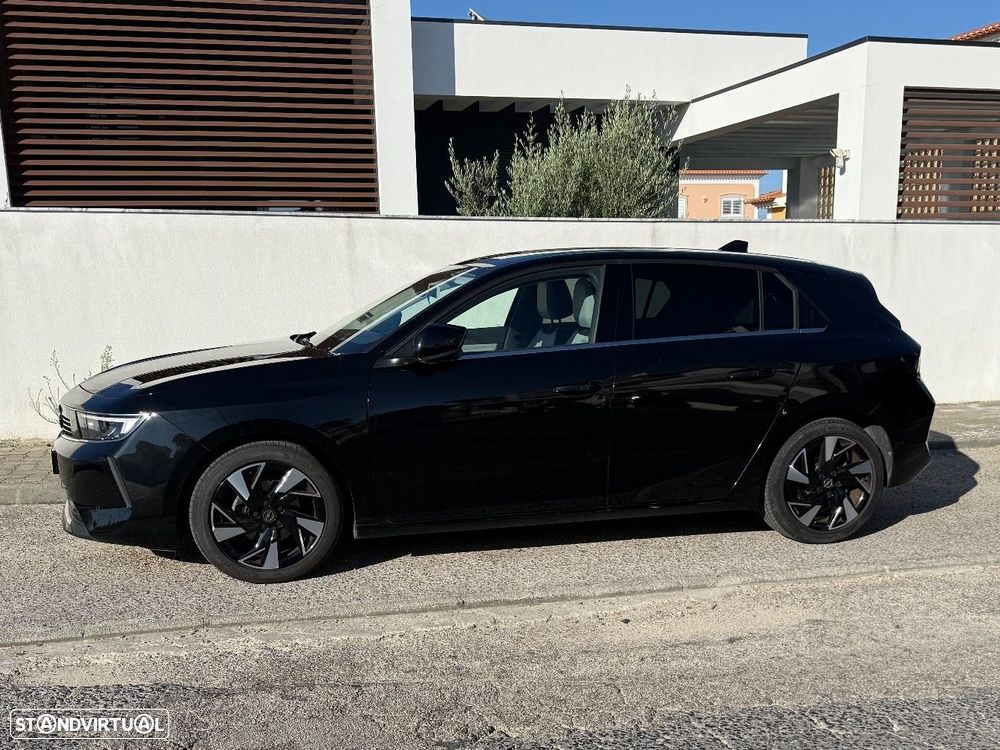 Opel Astra 1.2 T Elegance - 1