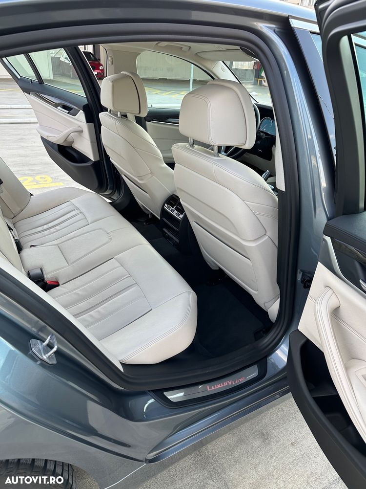BMW Seria 5 520d xDrive Touring Aut. Luxury Line - 10