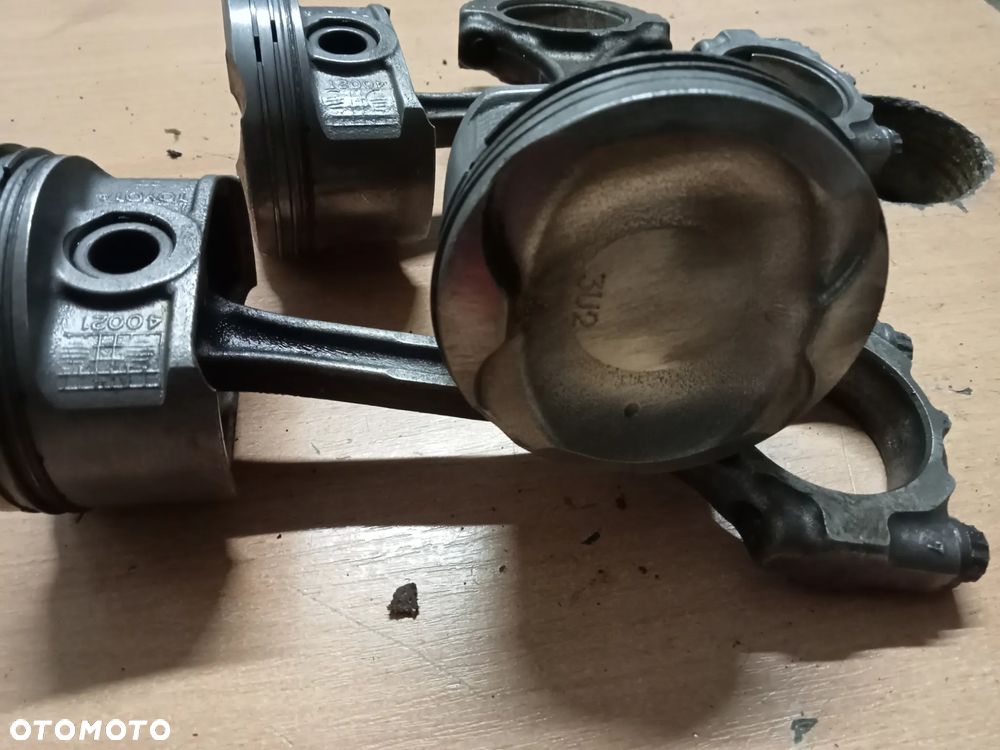 tłoki tłok yaris 2 1.0 1kr - 2