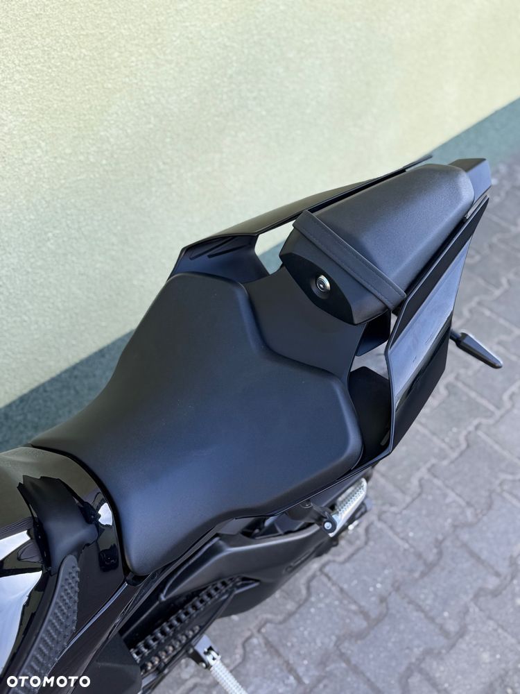 Yamaha R1 - 37