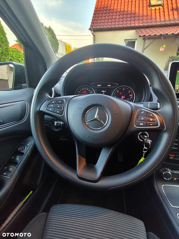 Mercedes-Benz Klasa B 200 d 7G-DCT SCORE - 17