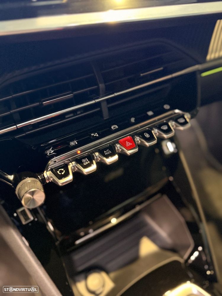 Peugeot 2008 1.2 PureTech GT Line - 23