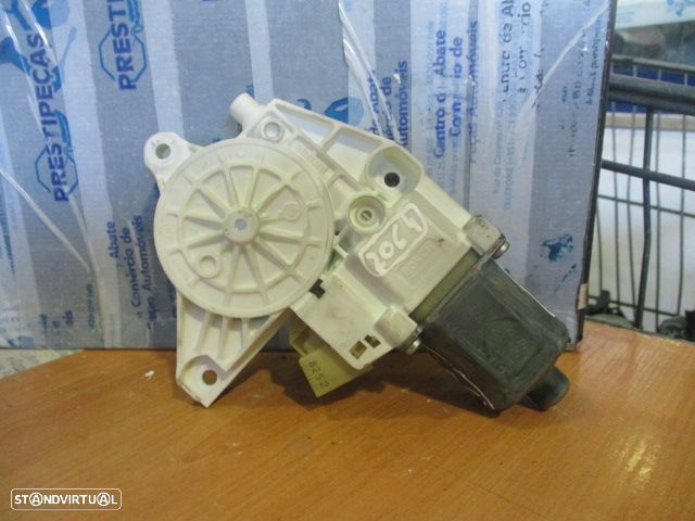 Motor Elevador Vidro A2048200242  0130822502  MERCEDES W204 CLASSE C 2008 220CDI 170CV 4P CINZA FD MERCEDES W204 2008 C220 Cdi 170Cv 5P PRETO Fd - 2