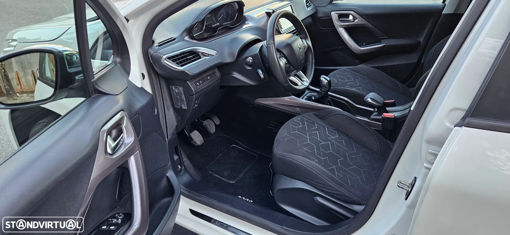 Peugeot 2008 1.2 PureTech Style - 6